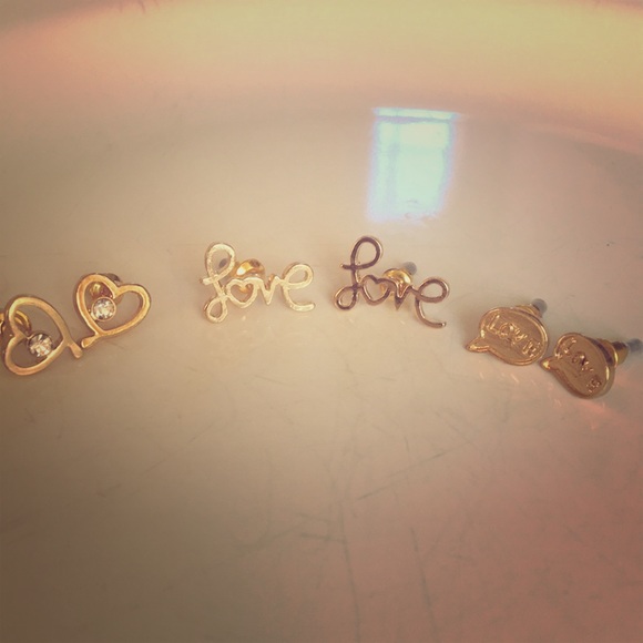 Valentine's Day earring bundle! 3 for $10 💗 - Picture 2 of 4